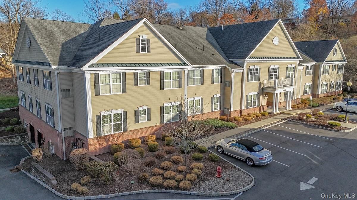 Property Photo:  208 Canter Court  NY 10924 