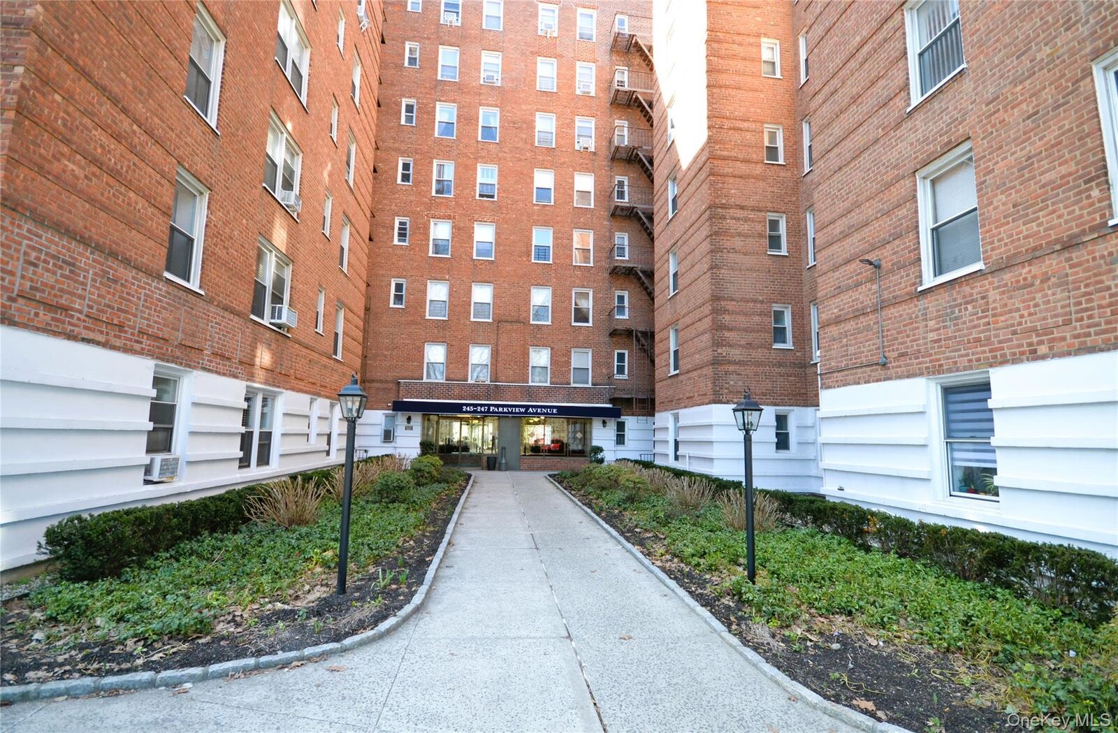 Property Photo:  247 Parkview Avenue 6M  NY 10708 