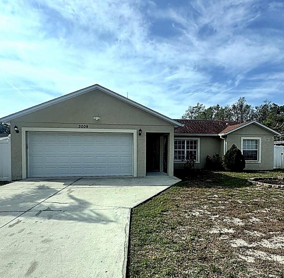Property Photo: 3009 39th Avenue W FL 34205