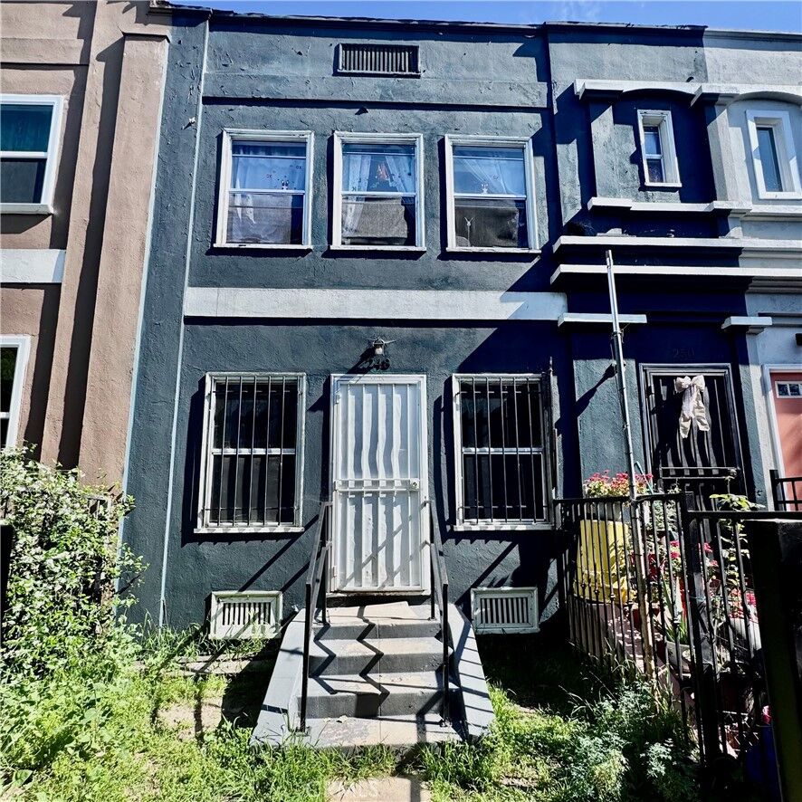 Property Photo: 248 Columbia CA 90026