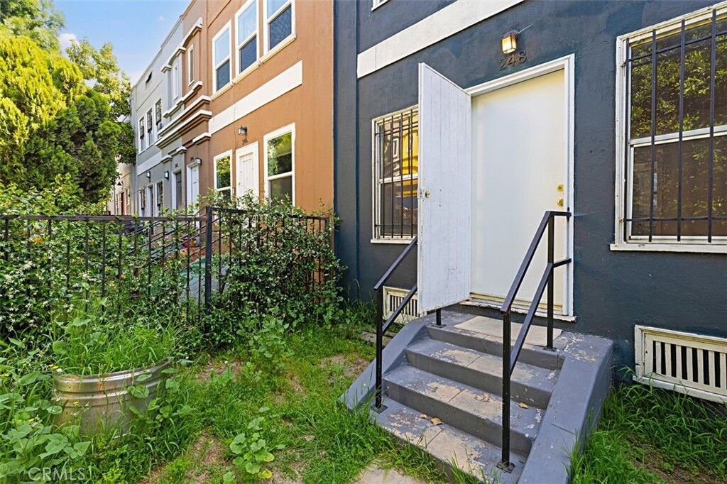 Property Photo: 248 Columbia CA 90026