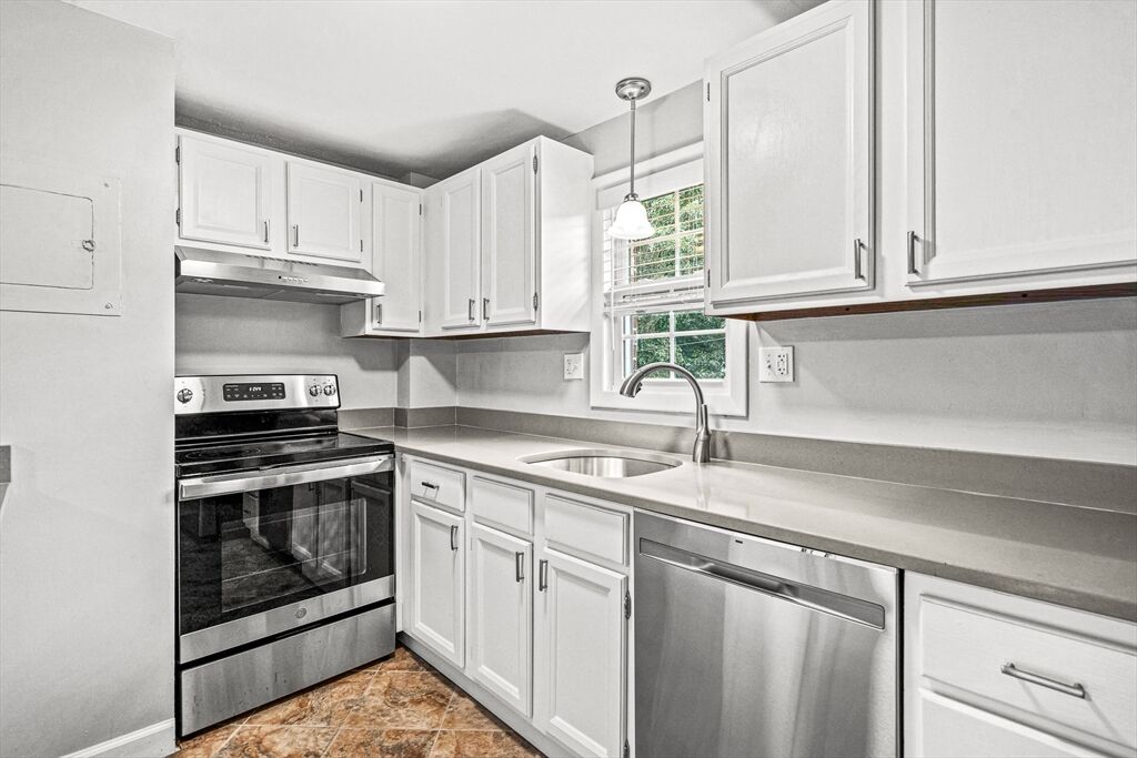 Property Photo:  29 Arlington Rd 5  MA 01801 