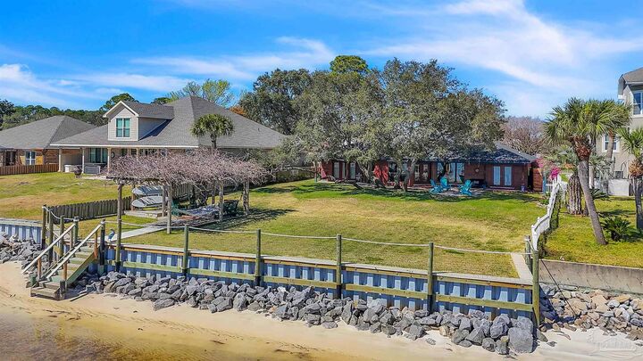 Property Photo: 2017 Jessica Way FL 32566