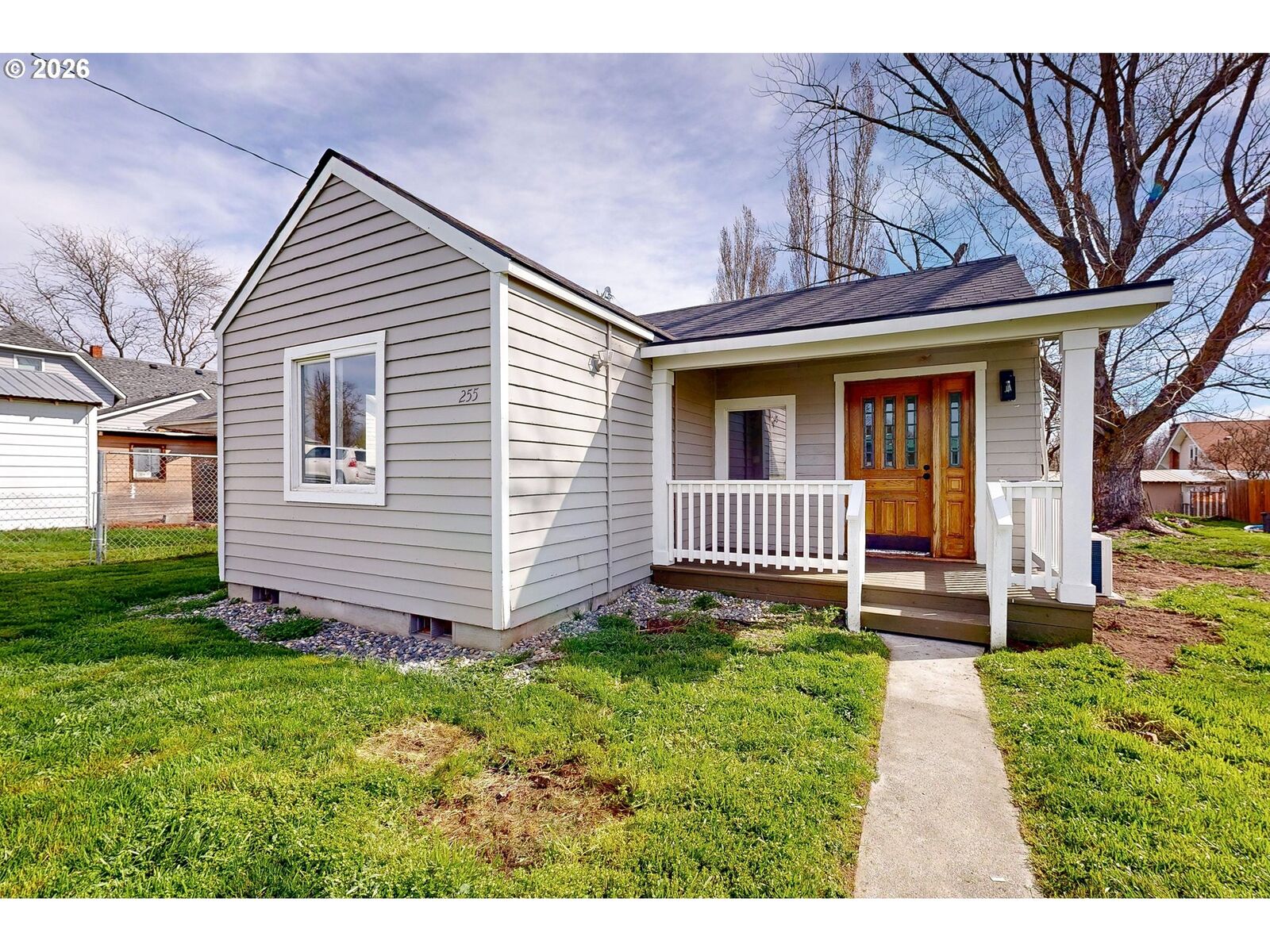 Property Photo:  255 College St  OR 97810 