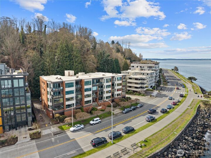 Property Photo:  1140  Alki Avenue SW 204  WA 98116 