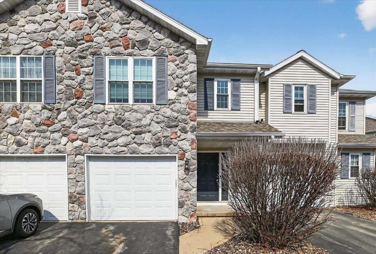 Property Photo:  213 N Musket Ridge Drive  WI 53590 