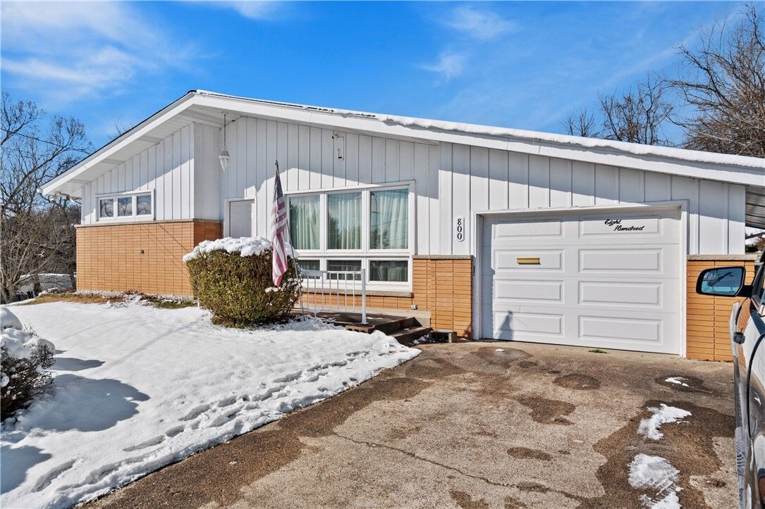 Property Photo:  800 Ridge Ave  PA 15022 