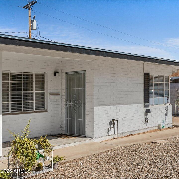 Property Photo:  449 N Drew Street E  AZ 85201 
