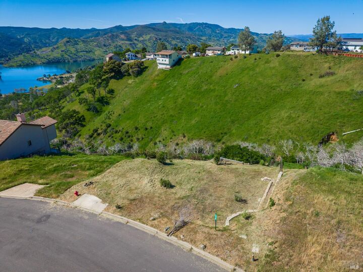 Property Photo:  318 Black Oak Lane  CA 94558 