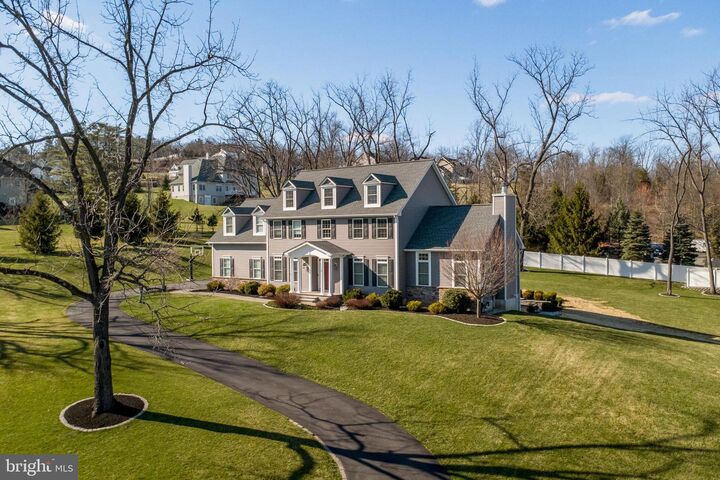 Property Photo:  4 Ashton Court  NJ 08822 