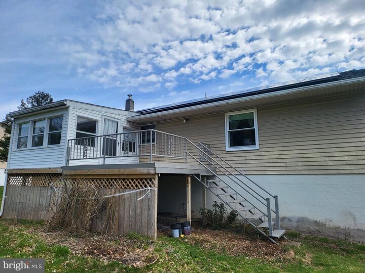 Property Photo:  707 Wyndamere Road  PA 17339 