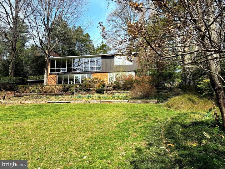 Property Photo: 7400 Rebecca Drive VA 22307