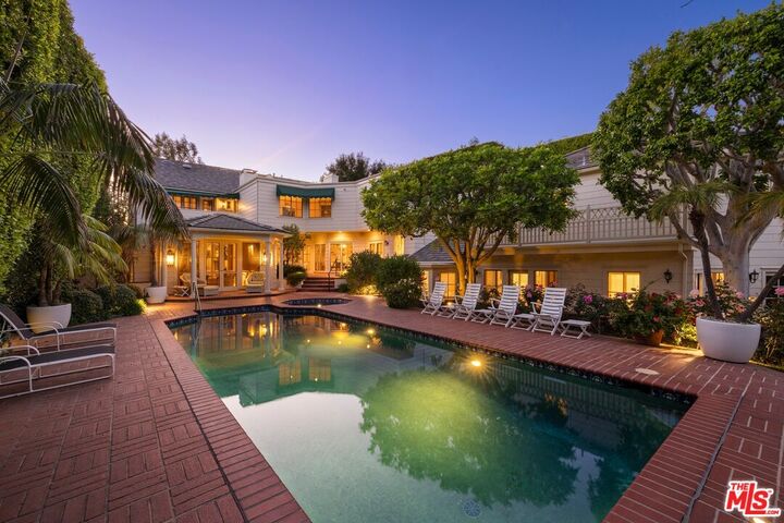 Property Photo: 524 N Rockingham Ave CA 90049