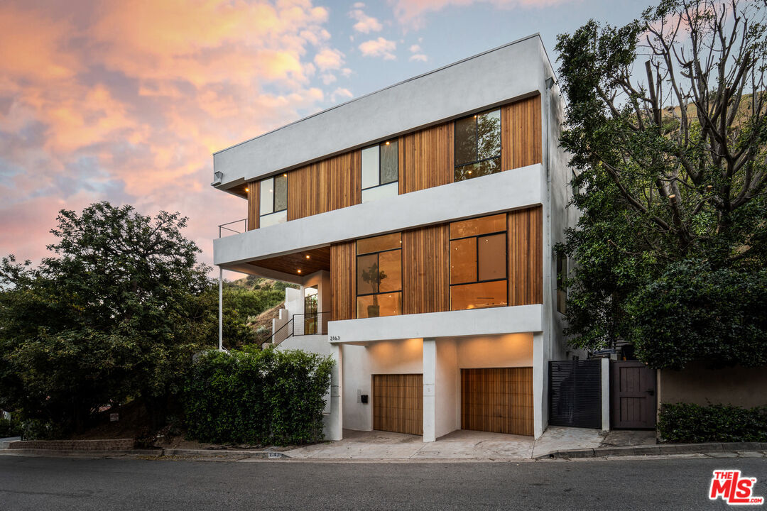 Property Photo:  2163 Outpost Dr  CA 90068 
