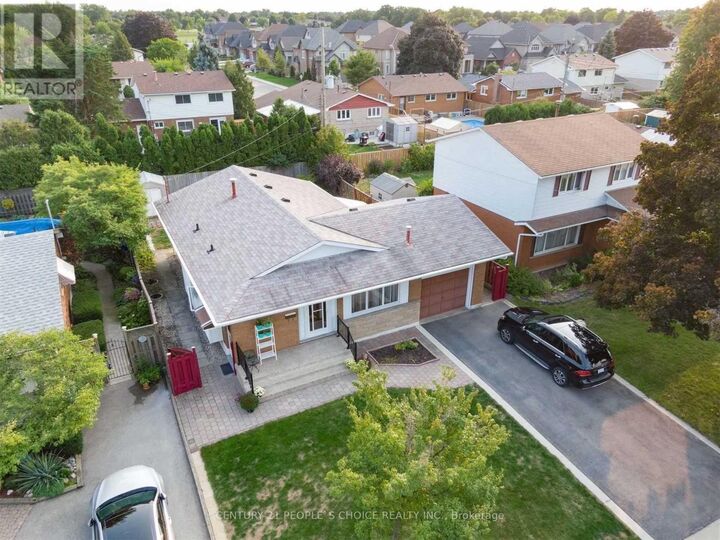 Property Photo: 25 Darlington Drive ON L9C 2L8