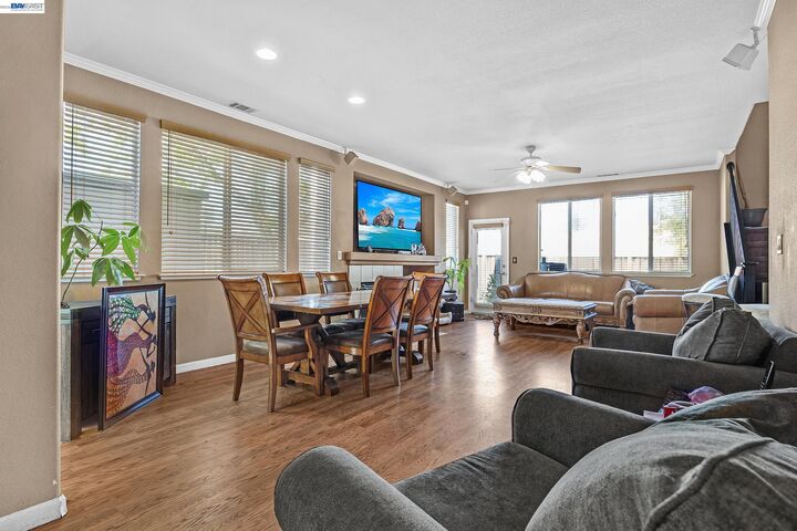 Property Photo: 11 Fallen Leaf Ct CA 94572