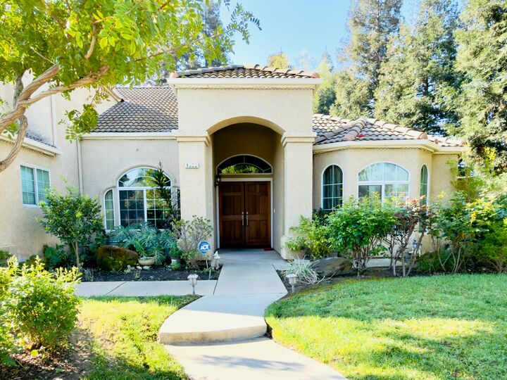 Property Photo: 1555 E Emerald Avenue CA 93720