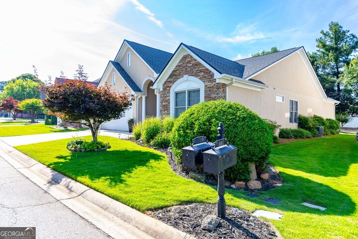 Property Photo: 209 Collierstown Way GA 30269