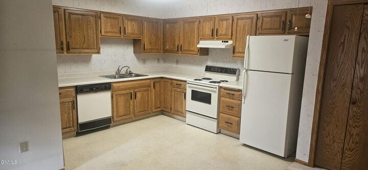 Property Photo: 2135 Washington Street N 5 ND 58501