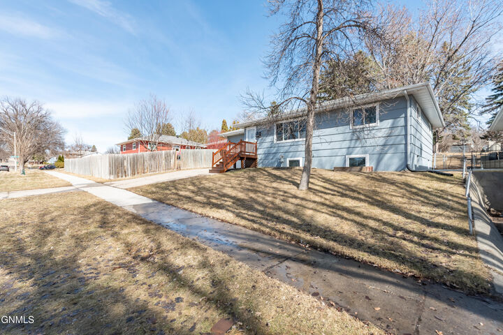 Property Photo:  1223 17th Street  ND 58501 