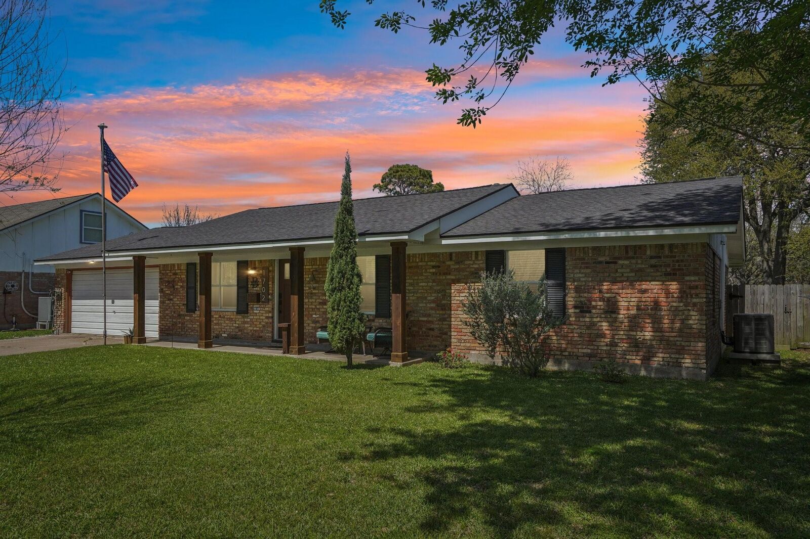 Property Photo:  1702 16th Ave N  TX 77590 