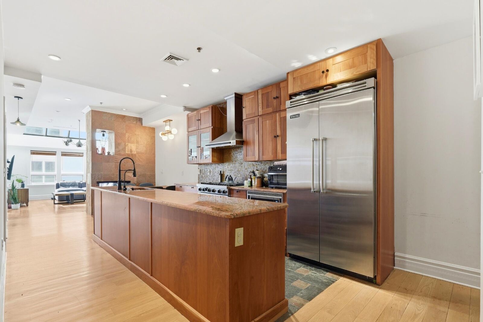 Property Photo:  81 Montgomery St 7  NJ 07302 