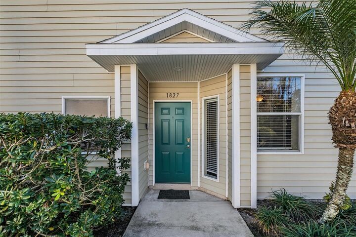 Property Photo:  1827 Hammocks Avenue 1827  FL 33549 