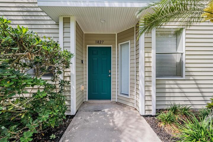 Property Photo: 1827 Hammocks Avenue 1827 FL 33549