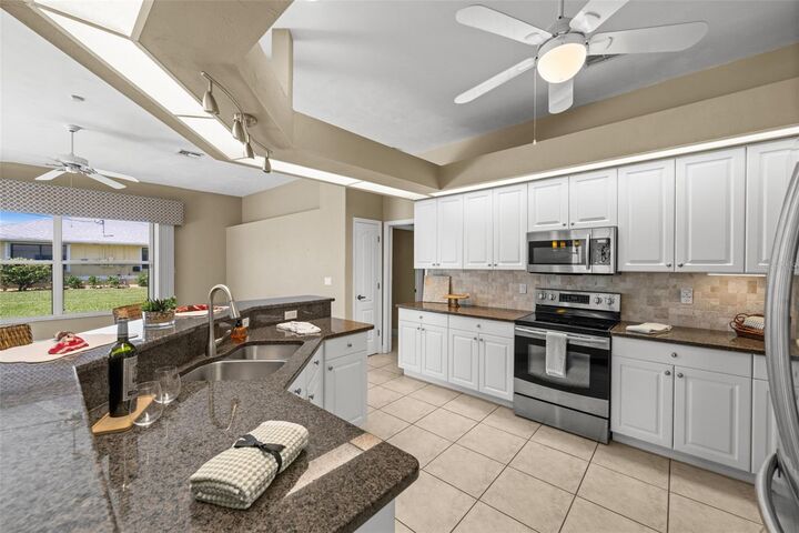 Property Photo:  410 SE 20th Court  FL 33990 