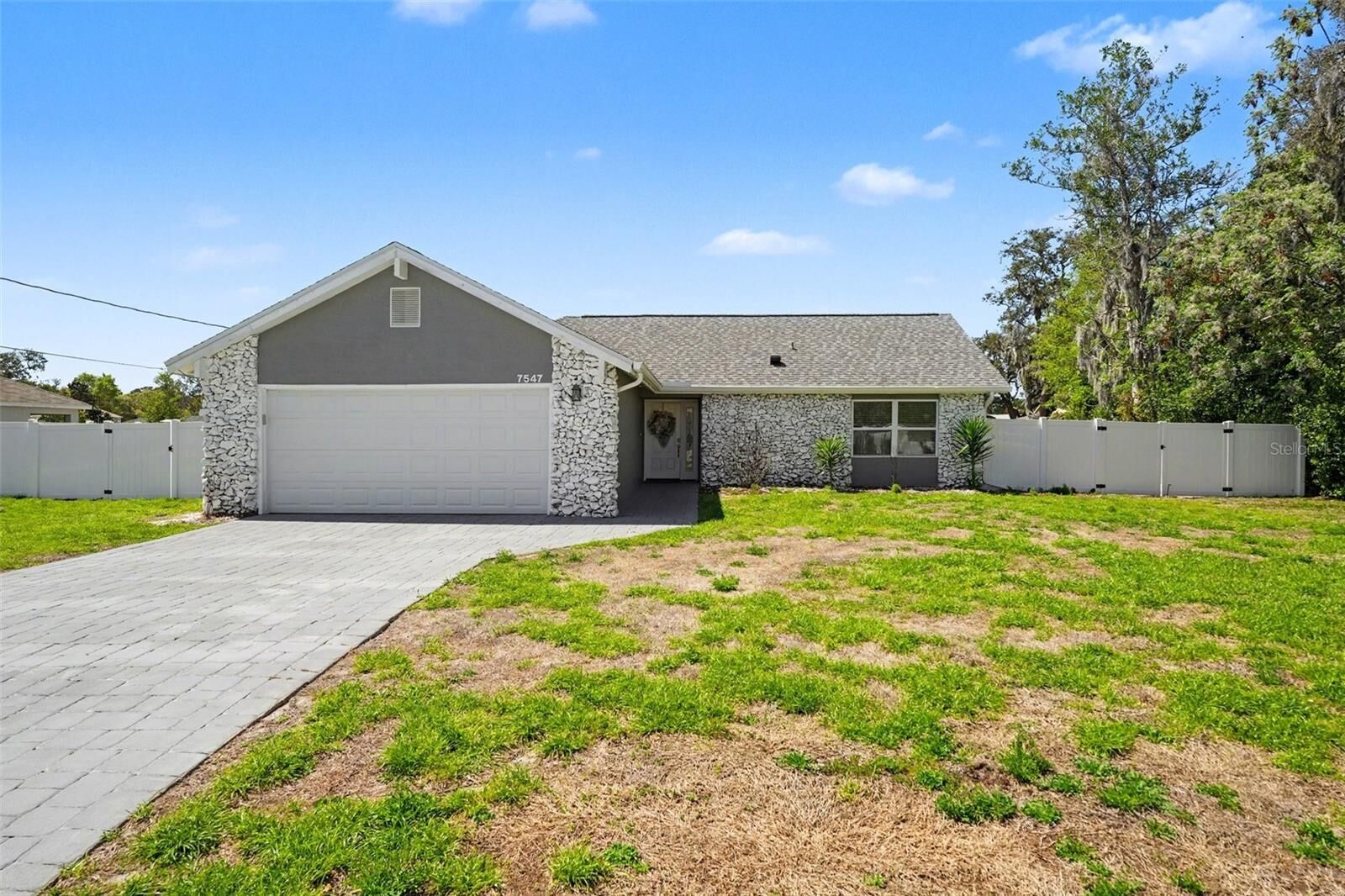 Property Photo: 7547 Landmark Drive FL 34606