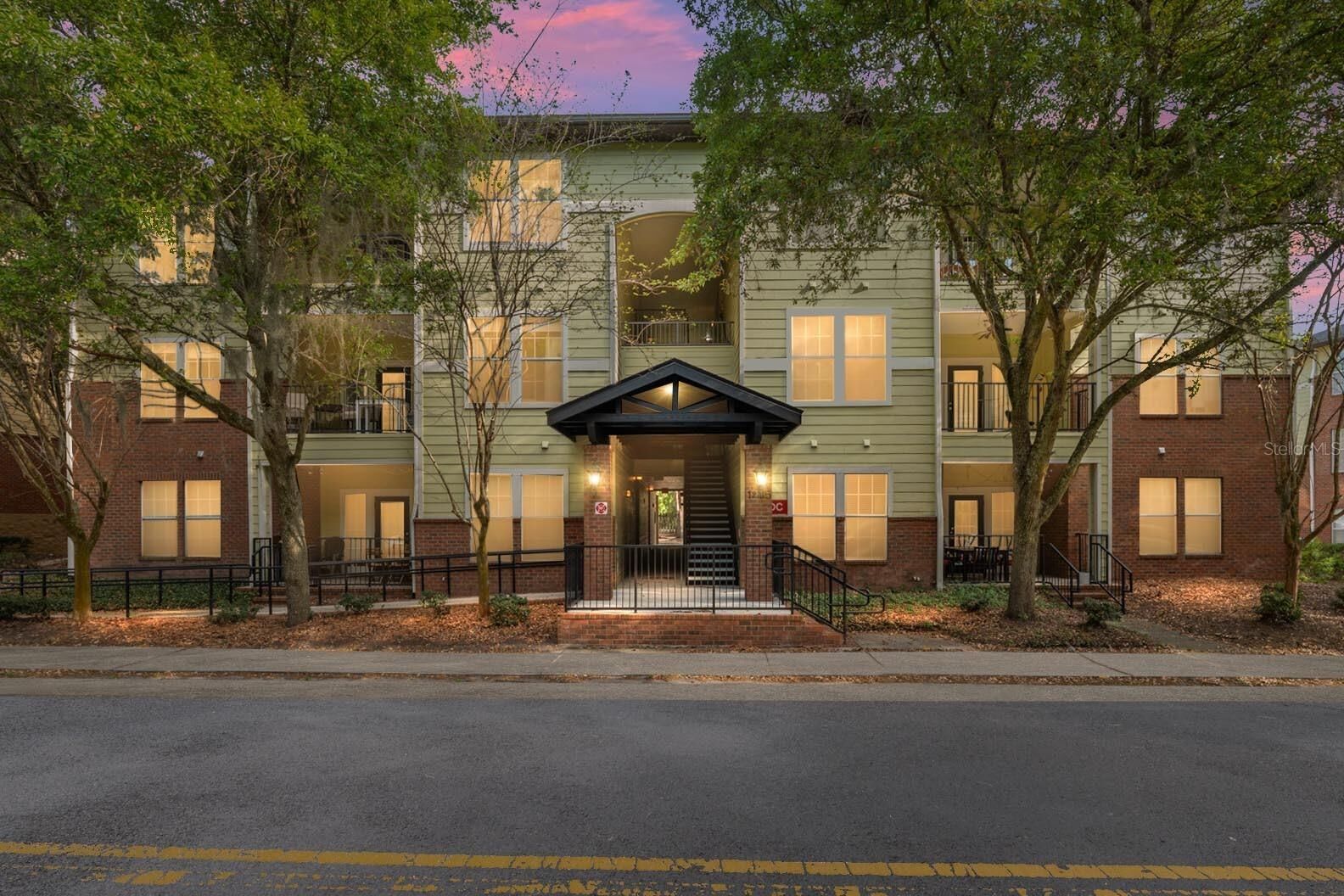 Property Photo: 1235 SW 9th Road 101 FL 32601