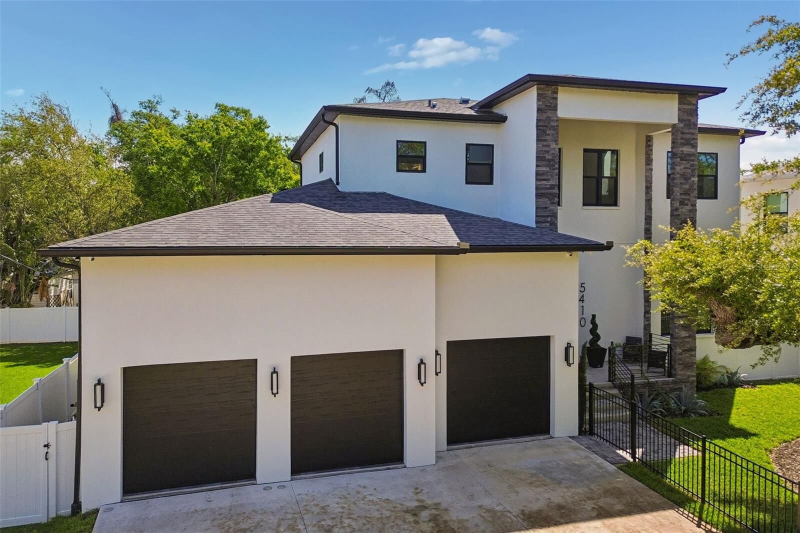 Property Photo: 5410 Bayshore Blvd FL 33611