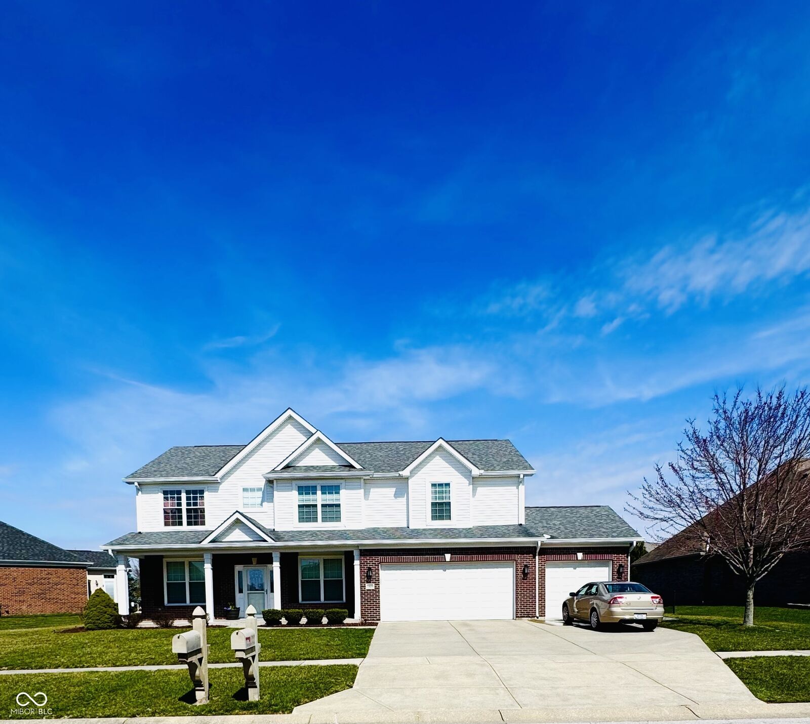 Property Photo:  1909 Versailles Drive  IN 46143 