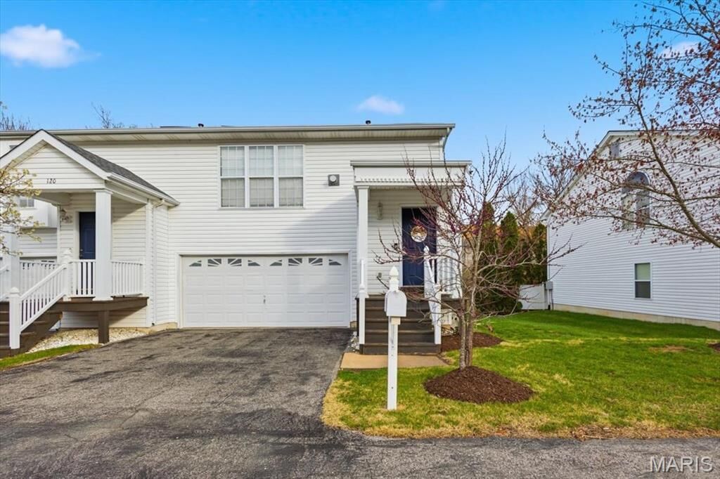 Property Photo:  118 Towne Square Court  MO 63025 