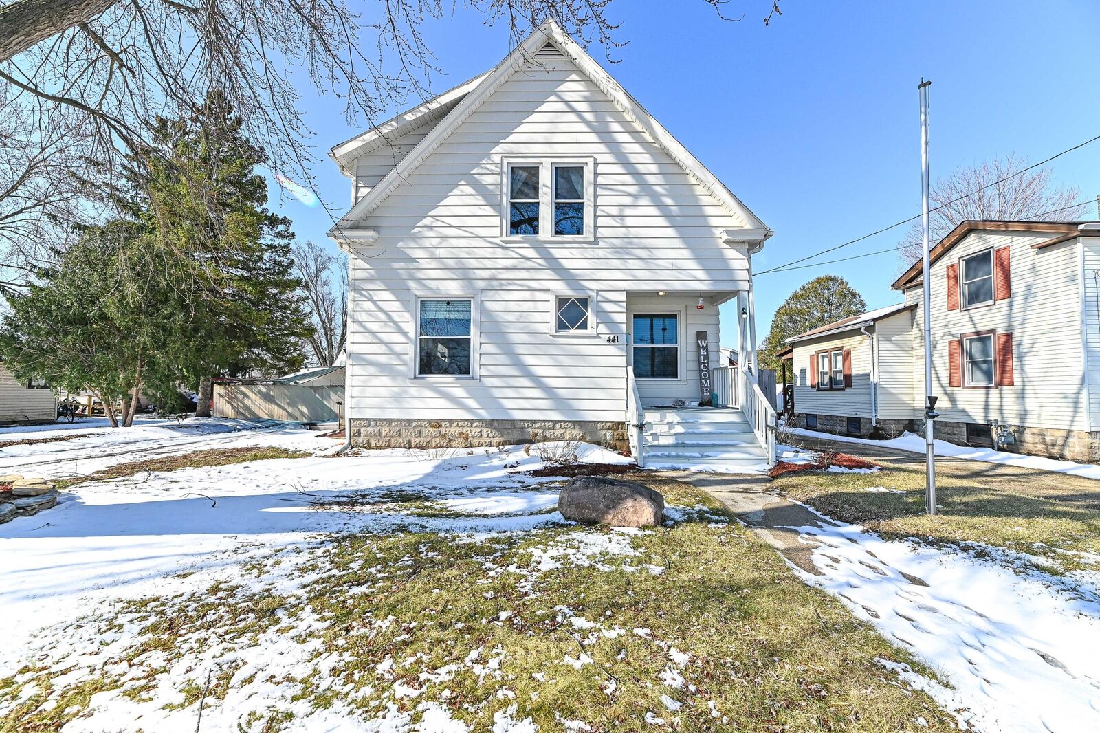 Property Photo:  441 S Pine St  WI 53105 