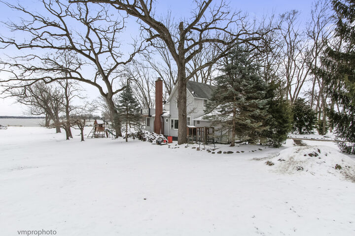 Property Photo:  