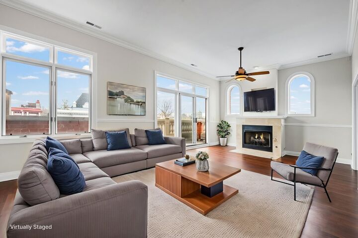 Property Photo:  852 N Damen Avenue 4B  IL 60622 