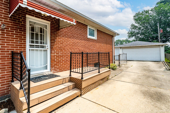 Property Photo:  14841 Trumbull Avenue  IL 60445 