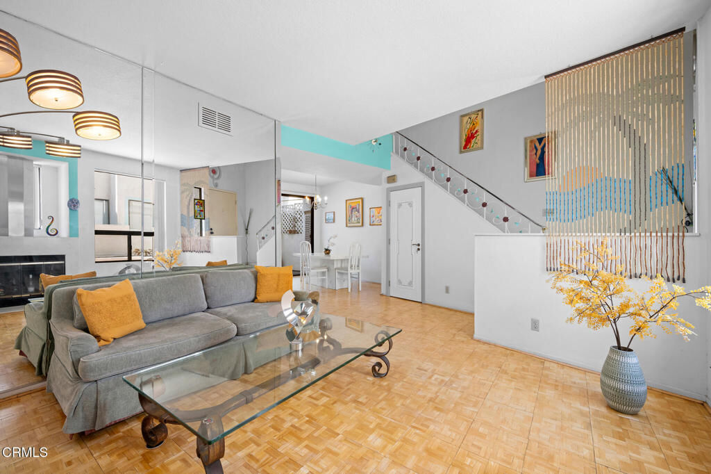 Property Photo: 1340 Glenwood Road 17 CA 91201