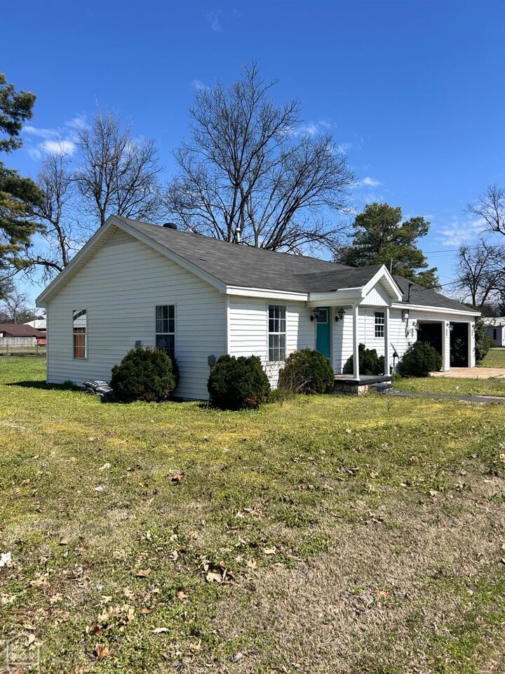 Property Photo:  106 E 6th Street  AR 72438 