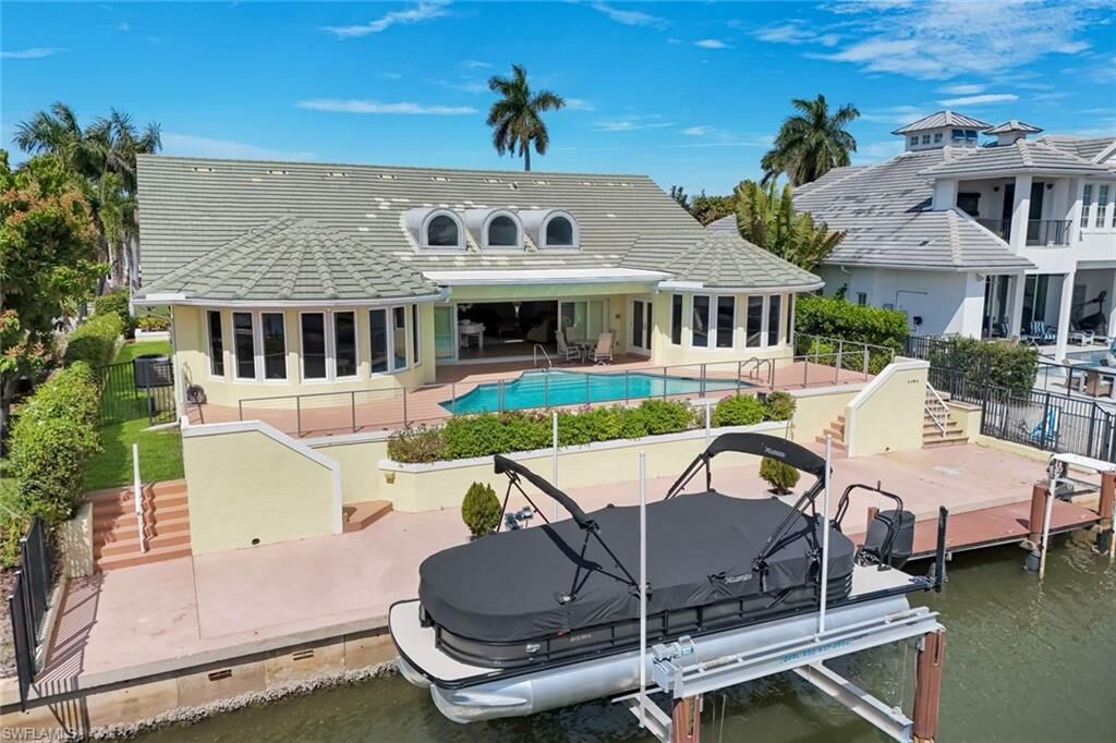 Property Photo: 2147 Snook Dr FL 34102