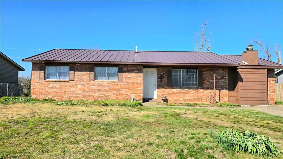 Property Photo: 906 14th Street AR 72756