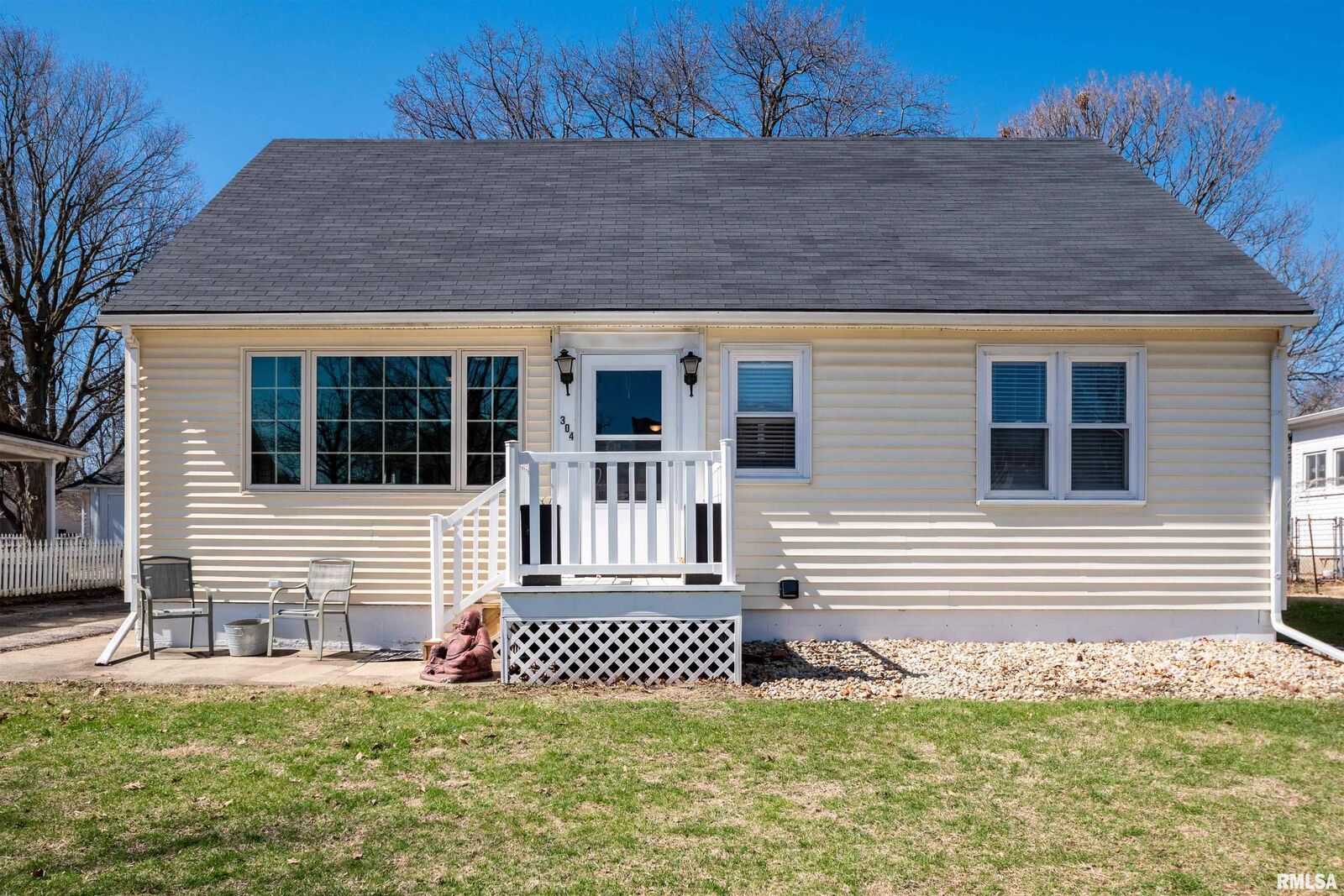 Property Photo:  304 N Magnolia Street  IL 61529 