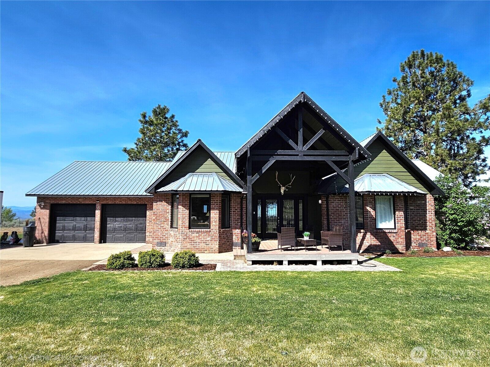 Property Photo: 711 Havillah Road WA 98855