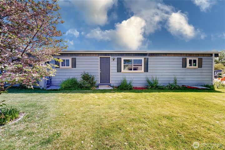 Property Photo:  1420 SE Chickadee Lane  WA 99324 