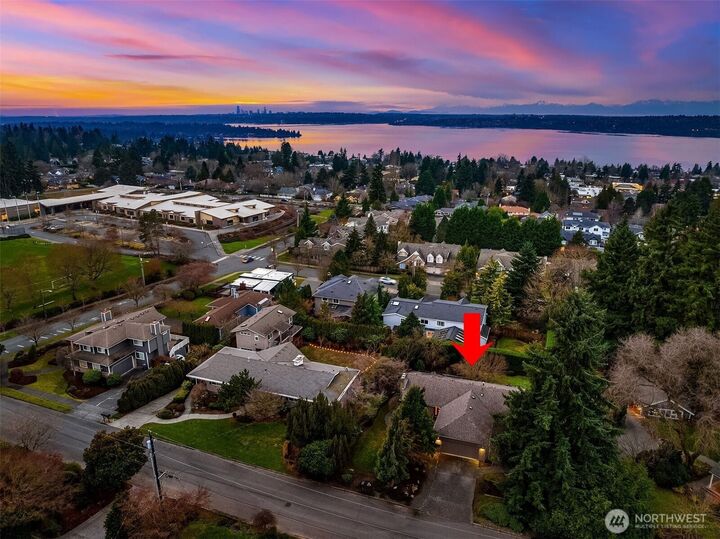 Property Photo:  6507  113th Avenue NE  WA 98033 