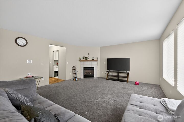 Property Photo: 4014 45th Avenue NE WA 98422