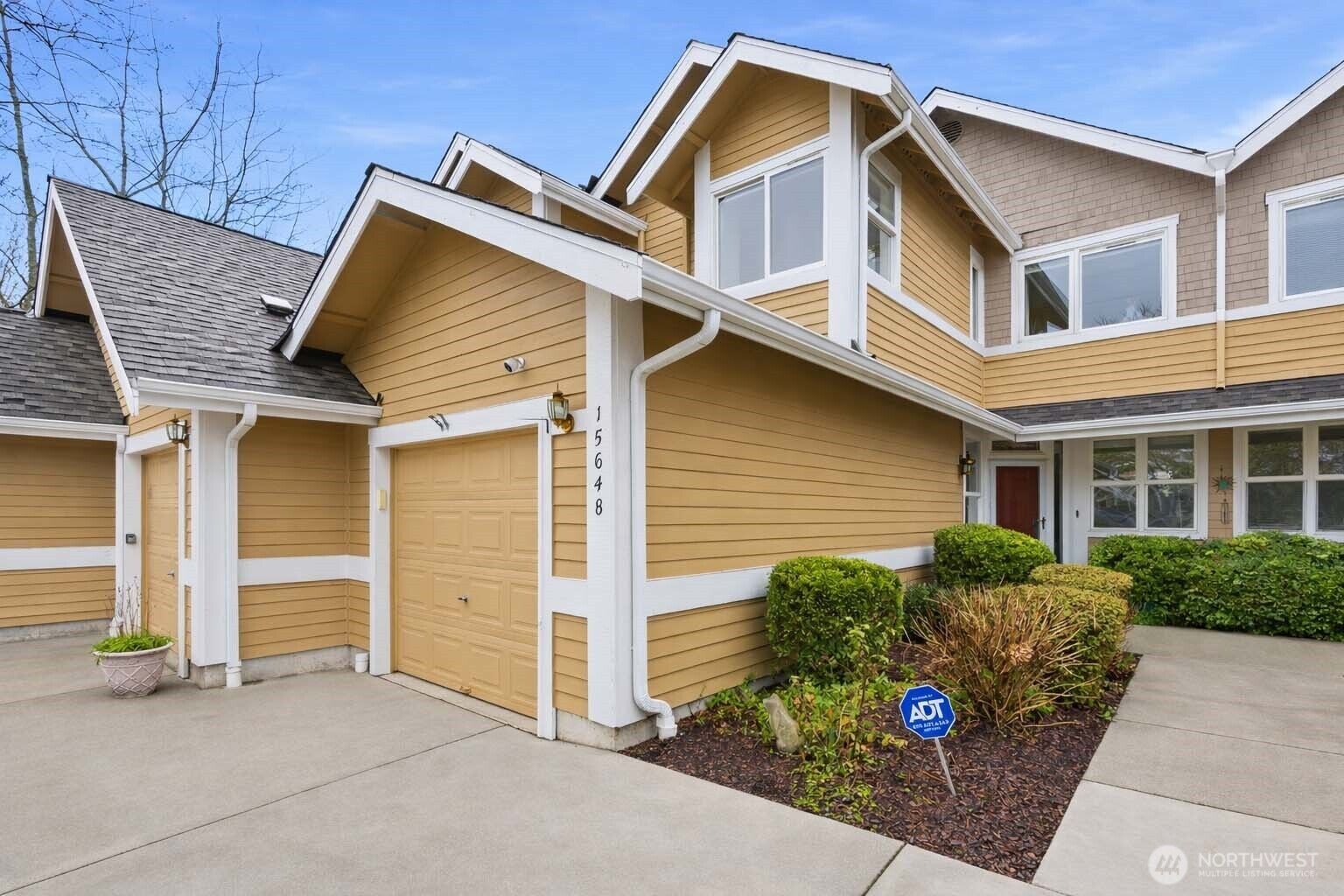 Property Photo:  15648 NE 93rd Wy B1702  WA 98052 