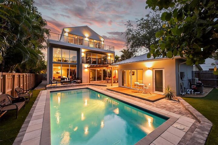 Property Photo:  640 NE 17th Way  FL 33304 