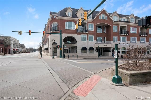 Property Photo:  801 W Ann Arbor Trail 306  MI 48170 